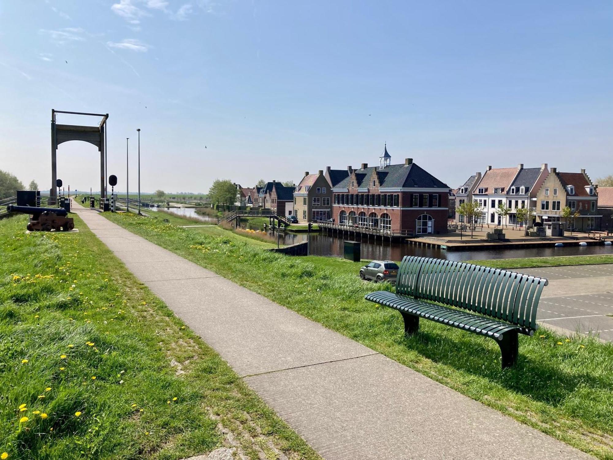 Sonnenhaus 6 Pers House With Sunny Terrace At A Typical Dutch Canal & By Lauwersmeer Lake. أنيوم المظهر الخارجي الصورة